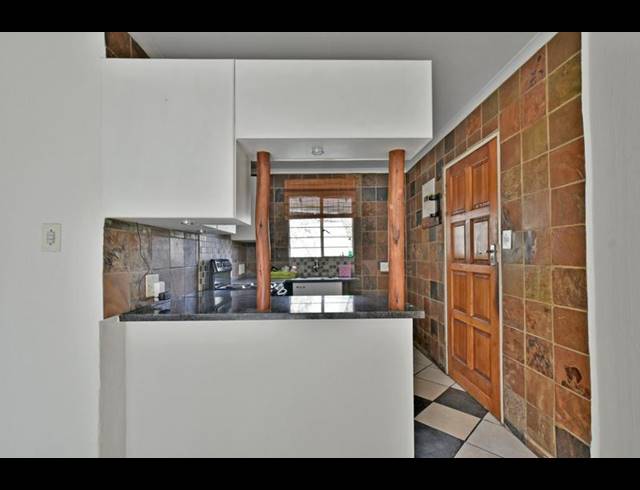 2 BEDROOM TOWNHOUSE FOR SALE IN SUNDOWNER